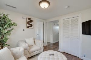 Gallery image of Dog-Friendly Blue Island Apt with Backyard! in Blue Island