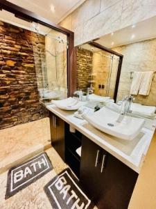 Koupelna v ubytování Apartamento de Lujo en Playa Jacó, Frente al Mar, Wifi, AC, Parqueo Privado y Piscinas