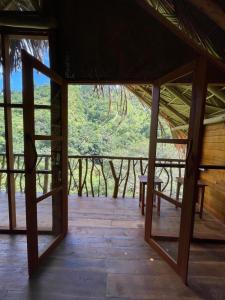 Balkón nebo terasa v ubytování Wood Palace Ella