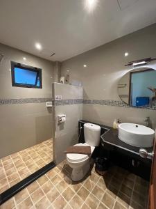 Koupelna v ubytování DD Residence Sai5 Salaya ห้องพัก ดีดี สาย5 ศาลายา + 37 fotografií