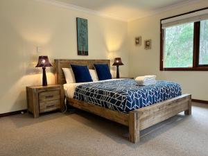 a bedroom with a bed and two lamps and a window at Ashleigh - In Town - Margaret River in Margaret River Town