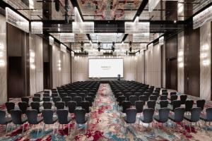 منطقة الأعمال و/أو غرفة المؤتمرات في Dorsett Kai Tak