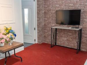 TV o dispositivi per l'intrattenimento presso Skyzie nimman with airport pick up