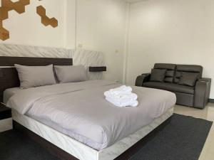 Letto o letti in una camera di Skyzie nimman with airport pick up