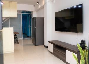 TV o dispositivi per l'intrattenimento presso Skyzie nimman with airport pick up