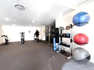 Fitness centrum a/nebo fitness zařízení v ubytování Near New Apartment close to Airport & Ramsgate Beach