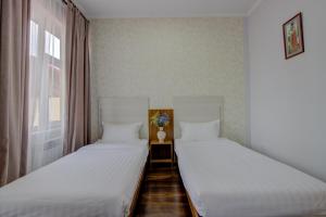 Postel nebo postele na pokoji v ubytování Shah Palace Hotel
