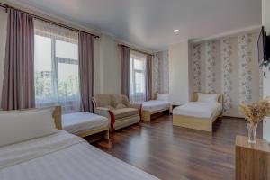 Postel nebo postele na pokoji v ubytování Shah Palace Hotel