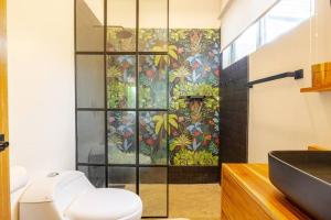 Ванная комната в Casa PlayaAzul, walk to the beach, 3 rooms