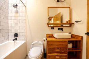 Ванная комната в Casa PlayaAzul, walk to the beach, 3 rooms