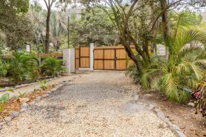 Сад в Casa PlayaAzul, walk to the beach, 3 rooms