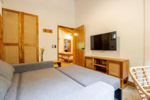 Телевизор и/или развлекательный центр в Casa PlayaAzul, walk to the beach, 3 rooms