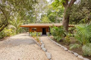 Сад в Casa PlayaAzul, walk to the beach, 3 rooms