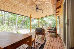 Фотография из галереи Casa PlayaAzul, walk to the beach, 3 rooms в городе Санта-Тереза-Бич