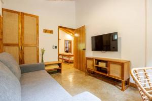 Телевизор и/или развлекательный центр в Casa PlayaAzul, walk to the beach, 3 rooms