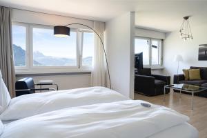 Letto o letti in una camera di Seeblick Höhenhotel