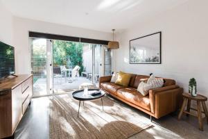 Χώρος καθιστικού στο 'Sunshine Beach Bungalow' - Beautiful Noosa Home