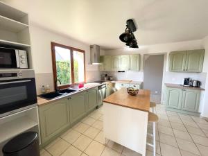 Cuisine ou kitchenette dans l'établissement Vacation home in Etaples - near to Le Touquet