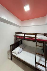 a bedroom with two bunk beds in a room at Krystal Claine Homestay-BURNHAM HILL in Baguio