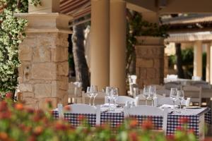 Restaurace v ubytování Aphrodite Hills Rentals - Superior Villas