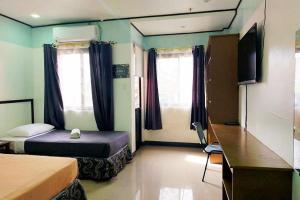Postel nebo postele na pokoji v ubytování EC Hotel near Laoag Airport