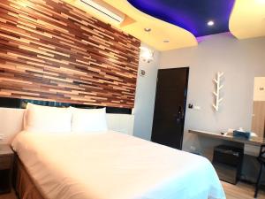A bed or beds in a room at 陽光空氣水海景電梯民宿 Sunshine Air Water Sea View Homestay