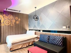 A bed or beds in a room at 陽光空氣水海景電梯民宿 Sunshine Air Water Sea View Homestay
