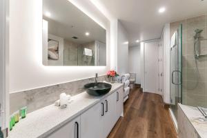 Ένα μπάνιο στο Viaduct Victory Sub Penthouse