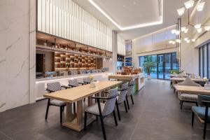 成都天府雯源酒店(简阳市政府旭海广场店)餐廳或用餐的地方