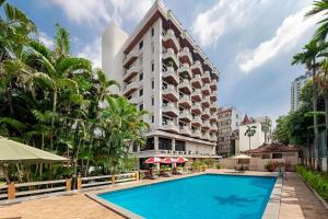 Bazén v ubytování Oriental Palace Apartments Hanoi nebo v jeho okolí