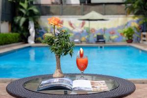 Bazén v ubytování Oriental Palace Apartments Hanoi nebo v jeho okolí
