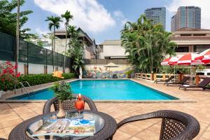 Bazén v ubytování Oriental Palace Apartments Hanoi nebo v jeho okolí