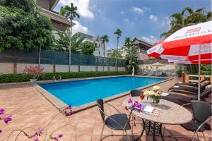 Bazén v ubytování Oriental Palace Apartments Hanoi nebo v jeho okolí