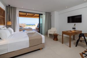 TV a/nebo společenská místnost v ubytování Deos Luxury Suites - Adults Only