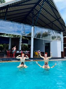 Bazén v ubytování Chill Inn Samui Hostel and Restaurant nebo v jeho okolí