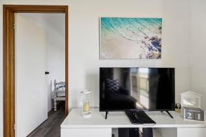 TV a/nebo společenská místnost v ubytování Cute Cottage with a View