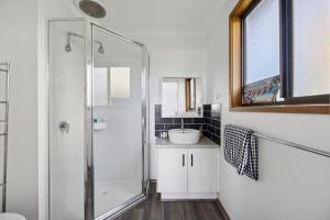 Koupelna v ubytování Cute Cottage with a View + 17 fotografií