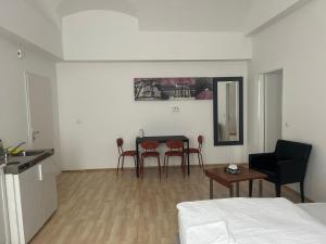 Postel nebo postele na pokoji v ubytování City Inn 24H Self Check-In by H&H Hotels