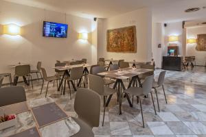 TV a/nebo společenská místnost v ubytování Hotel Machiavelli Palace