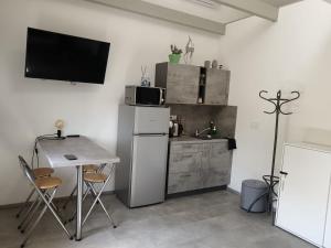 Kuchyň nebo kuchyňský kout v ubytování Apartmán u Révy + 25 fotografií