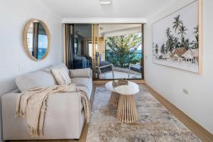 Χώρος καθιστικού στο Beachfront Beauty in Buddina