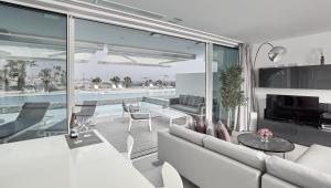 Ein Sitzbereich in der Unterkunft Hotel Baobab Suites