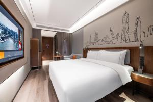 Postel nebo postele na pokoji v ubytování UrCove by Hyatt Shenzhen Bay Nanyou