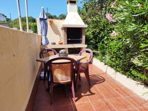 Balkón alebo terasa v ubytovaní JARDIN, TERRAZA Y BARBACOA