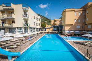 Basen w obiekcie Hotel San Pietro lub w pobliżu