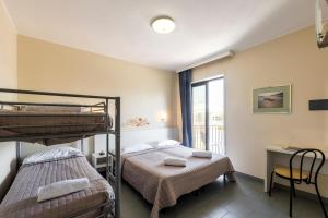 Posteľ alebo postele v izbe v ubytovaní Hotel La Siesta