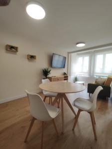 a living room with a table and chairs at Apartamentos Go Buenavista- Tordesillas in Tordesillas