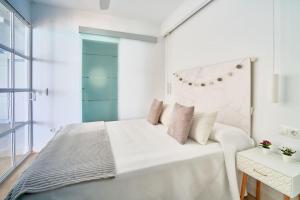 Postel nebo postele na pokoji v ubytování EDEN Beach Apartment