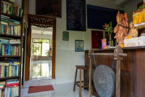 Библиотека в гостевом доме