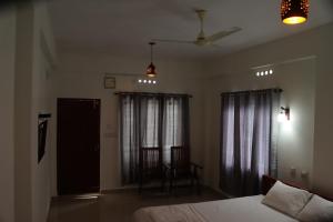 CHAEL Airport Residency,Nedumbassery Cochin客房内的一张或多张床位